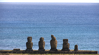 チリ/イースター島/モアイ